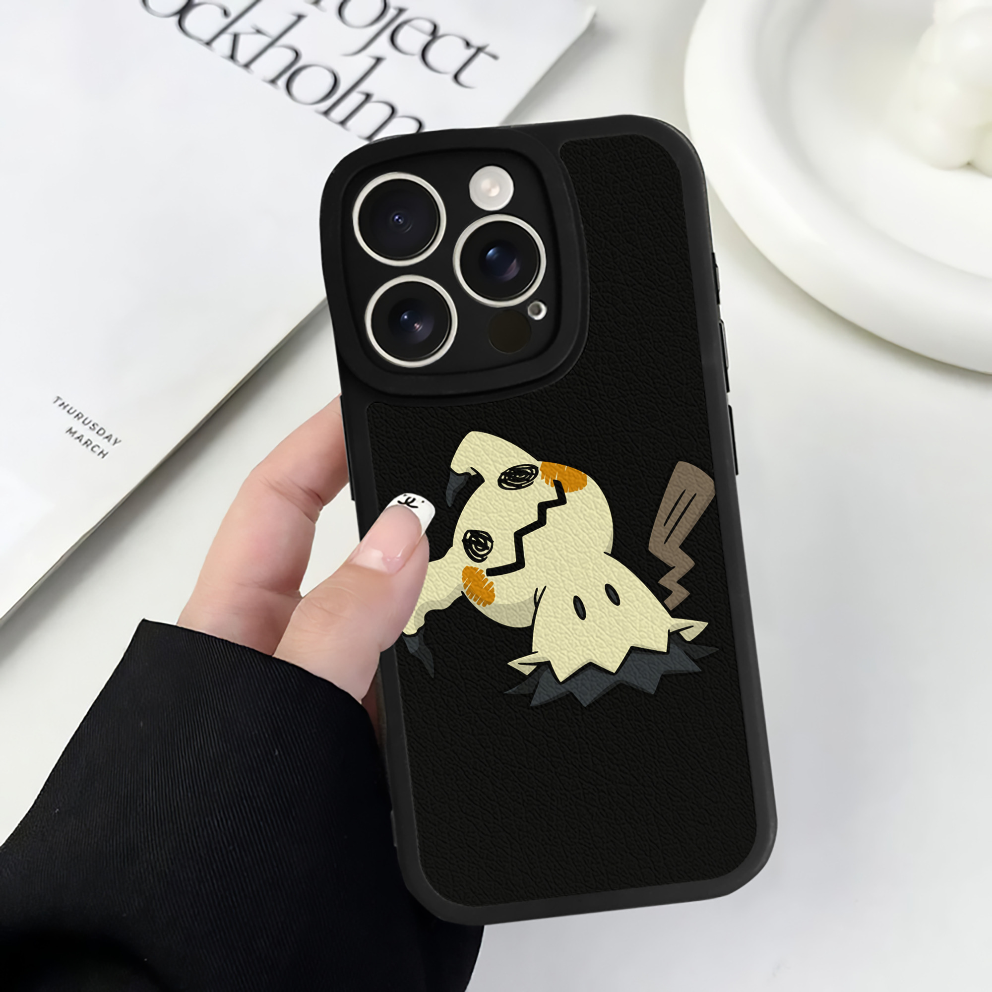（画像用） ポケットモンスター Pokémon 【iPhone 16シリーズ対応】シリコンスマホケース（レザー調） 材質：シリコン